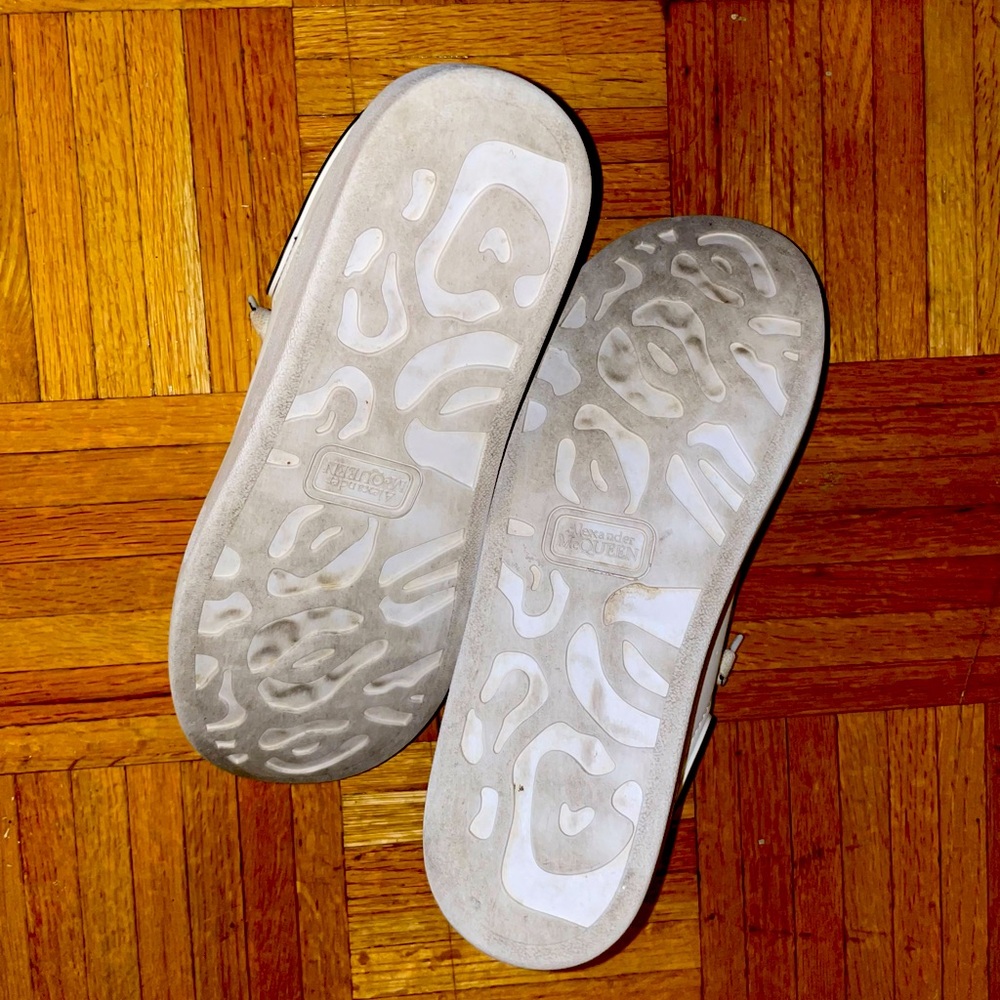 Alexander MqQueen Unisex Shoes - Picture 4 of 4